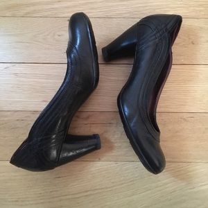 Clarks Indigo Womens Black Leather Trim Pumps Heels - Size 7.5